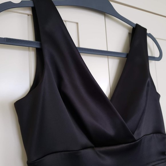 Silky Calvin Klein LBD - Picture 2 of 6